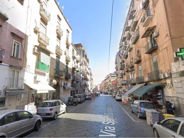 appartamento in vendita a Napoli in zona San Carlo all'Arena
