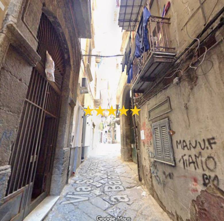 appartamento in vendita a Napoli in zona Pendino / San Giuseppe