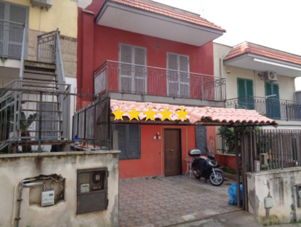 casa indipendente in vendita a Napoli in zona Pianura