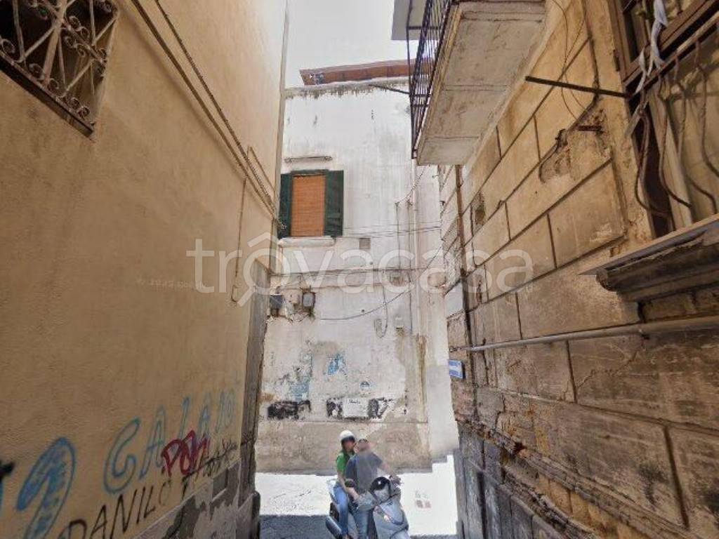 appartamento in vendita a Napoli in zona San Carlo all'Arena