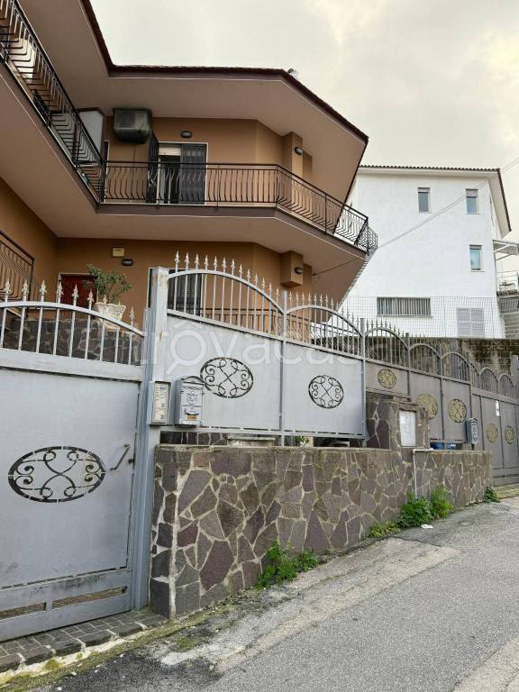 casa indipendente in vendita a Napoli in zona Pianura