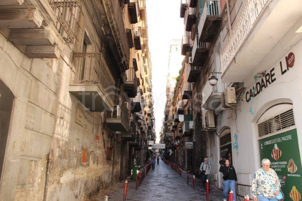 locale commerciale in vendita a Napoli in zona San Ferdinando