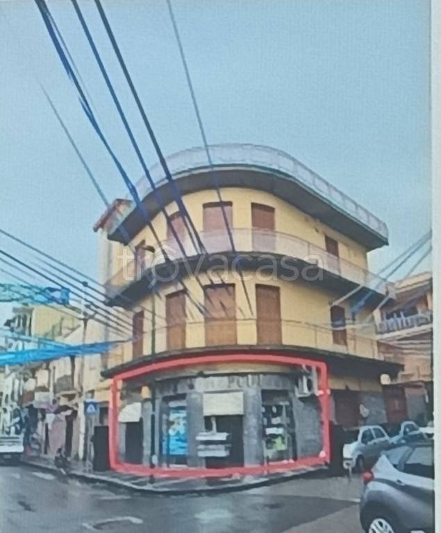 negozio in vendita a Napoli in zona Piscinola