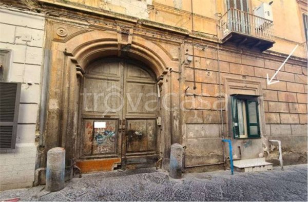 appartamento in vendita a Napoli in zona San Carlo all'Arena