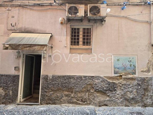 bivano in vendita a Napoli in zona Chiaia