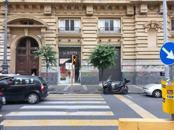 negozio in vendita a Napoli in zona Pendino / San Giuseppe