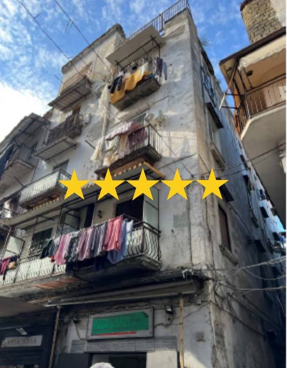appartamento in vendita a Napoli in zona Avvocata