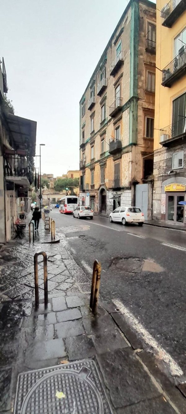 locale commerciale in vendita a Napoli in zona Avvocata