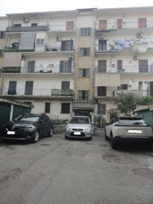 appartamento in vendita a Napoli in zona Barra