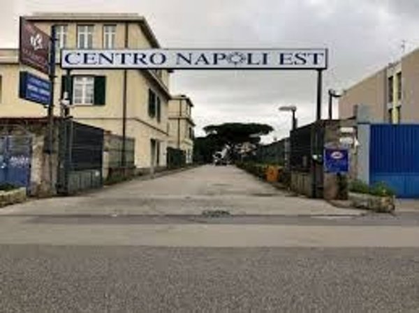 ufficio in vendita a Napoli in zona Zona Industriale-Ferrovia