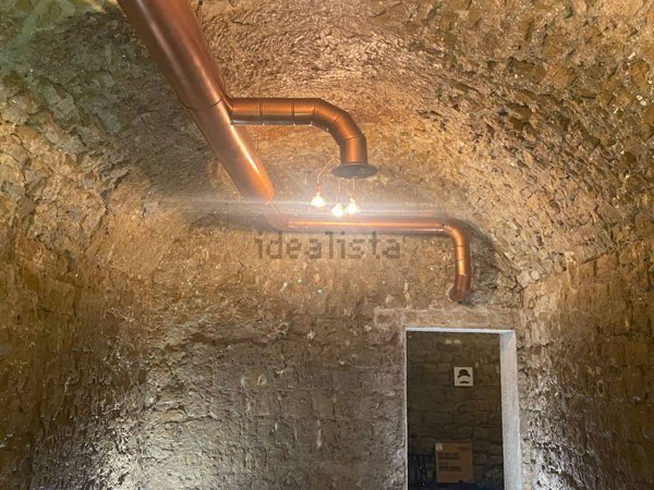 locale commerciale in vendita a Napoli