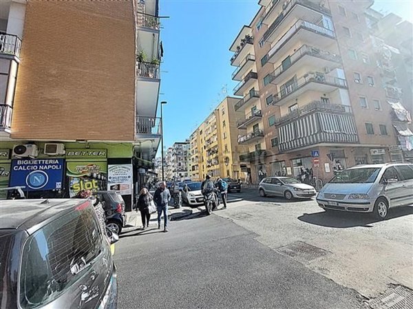 locale commerciale in vendita a Napoli in zona Fuorigrotta