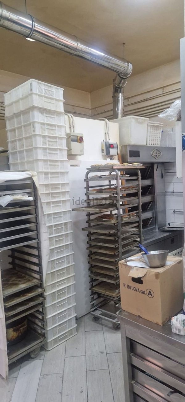 negozio in vendita a Napoli in zona Vomero