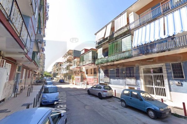 locale commerciale in vendita a Napoli in zona Pianura