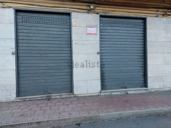 ufficio in vendita a Napoli in zona Barra