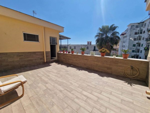 appartamento in vendita a Napoli in zona Stella