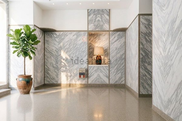 locale commerciale in vendita a Napoli in zona Pendino / San Giuseppe