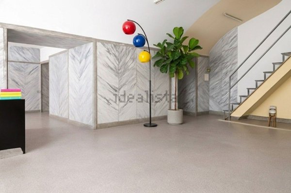 locale commerciale in vendita a Napoli in zona Pendino / San Giuseppe