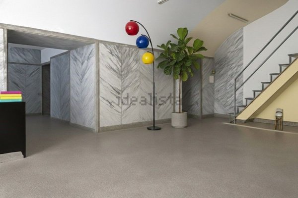 locale commerciale in vendita a Napoli in zona Pendino / San Giuseppe