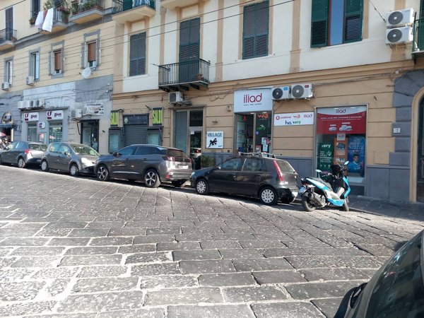 appartamento in vendita a Napoli in zona San Carlo all'Arena