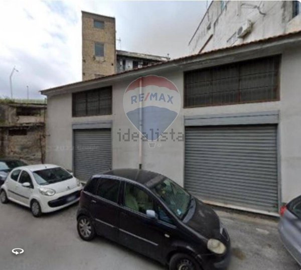 locale commerciale in vendita a Napoli in zona Poggioreale
