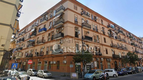 locale commerciale in vendita a Napoli in zona San Lorenzo