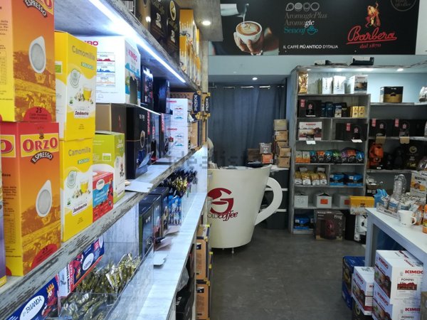 negozio in vendita a Napoli in zona Arenella