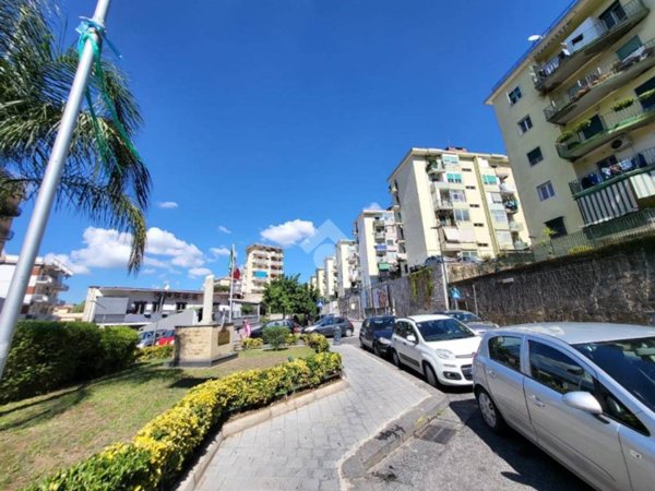 negozio in vendita a Napoli in zona Fuorigrotta