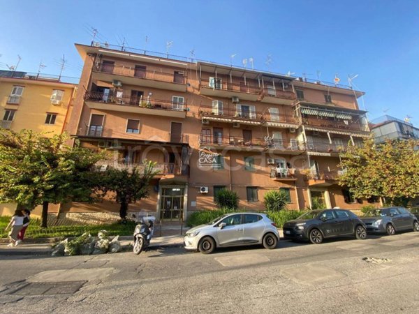 appartamento in vendita a Napoli in zona Barra