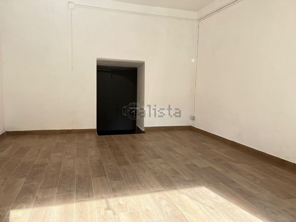 locale commerciale in vendita a Napoli in zona Bagnoli