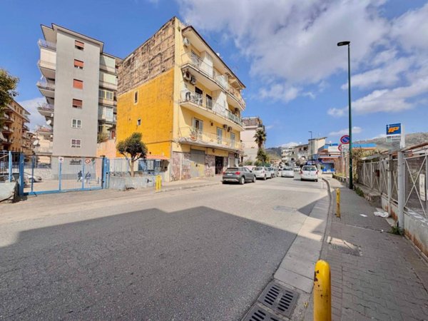 appartamento in vendita a Napoli in zona Pianura