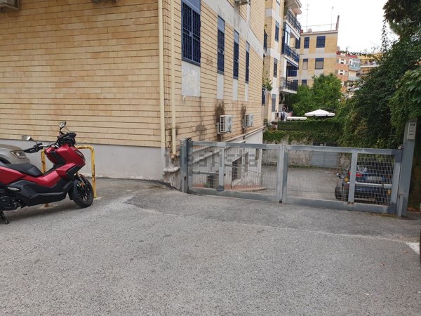 ufficio in vendita a Napoli in zona Soccavo