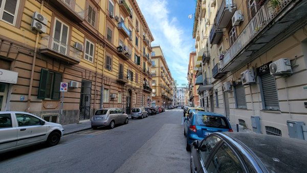 ufficio in vendita a Napoli in zona Vicaria