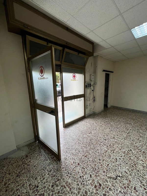 locale commerciale in vendita a Napoli