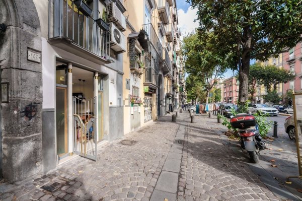 ufficio in vendita a Napoli in zona San Carlo all'Arena