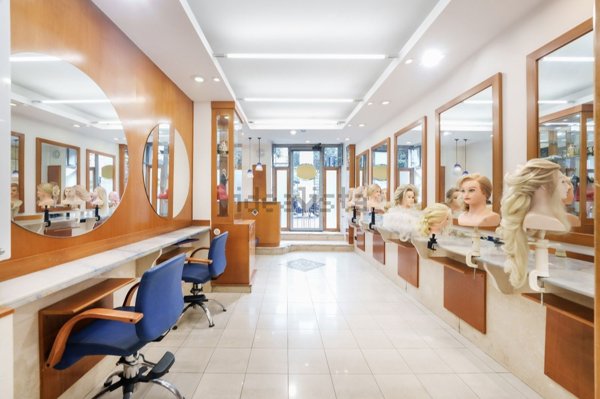 ufficio in vendita a Napoli in zona San Carlo all'Arena