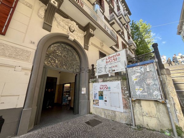 locale commerciale in vendita a Napoli in zona Vomero