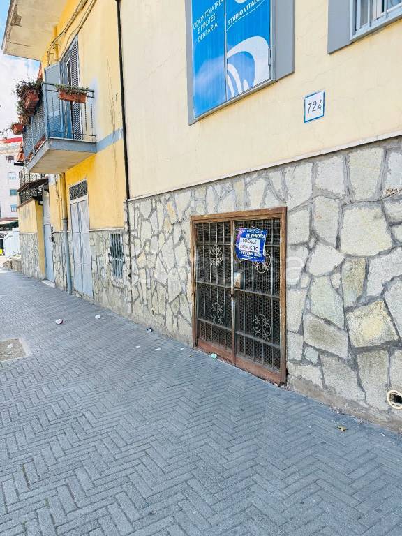 locale commerciale in vendita a Napoli in zona Piscinola