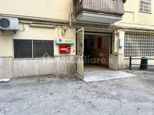 ufficio in vendita a Napoli in zona Chiaia