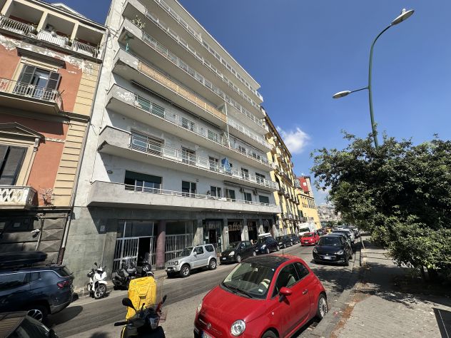 negozio in vendita a Napoli in zona Chiaia