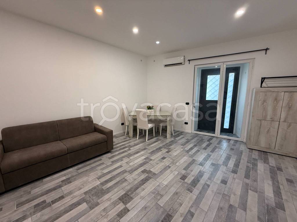 appartamento in vendita a Napoli in zona San Carlo all'Arena