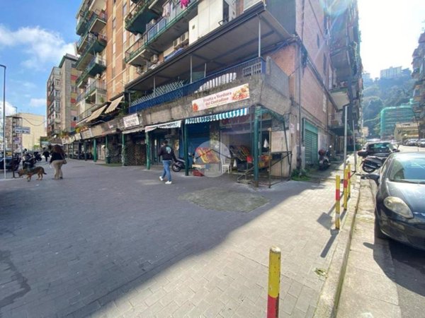 negozio in vendita a Napoli in zona Fuorigrotta
