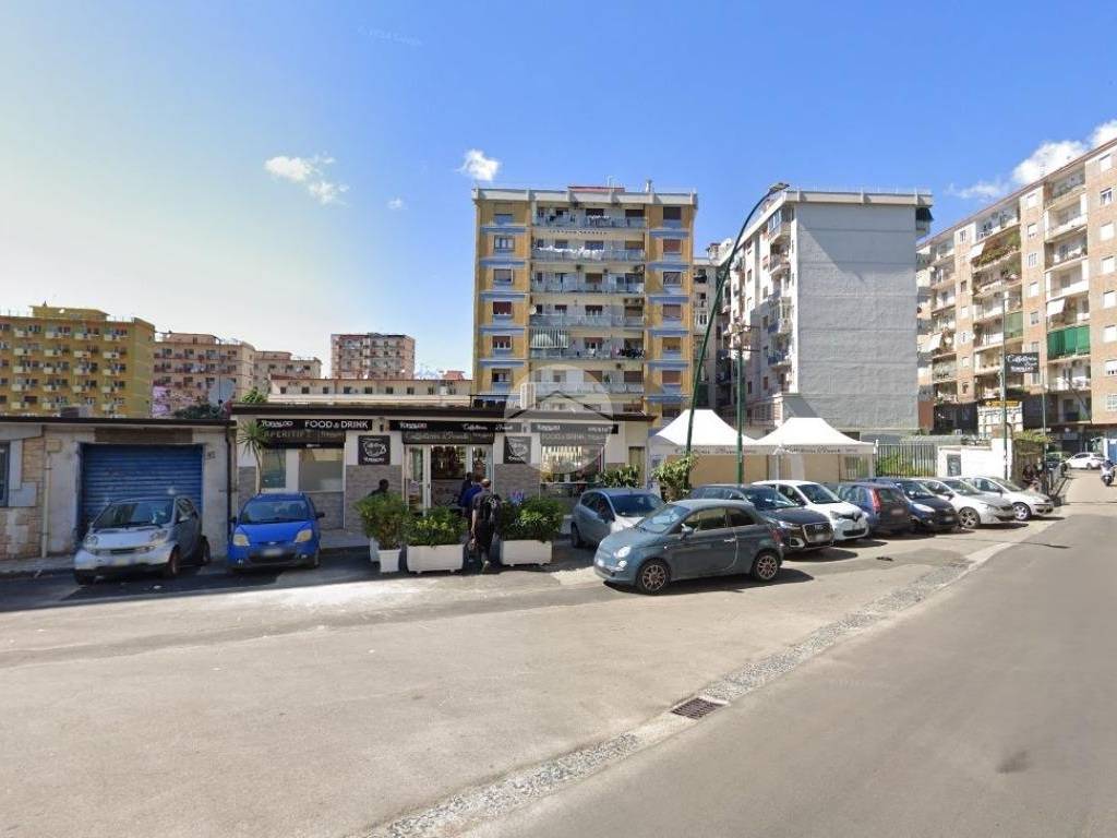 negozio in vendita a Napoli in zona Fuorigrotta