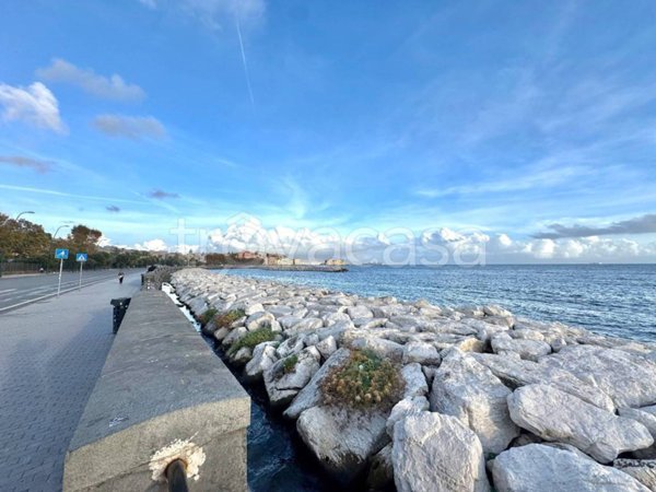 negozio in vendita a Napoli in zona Chiaia