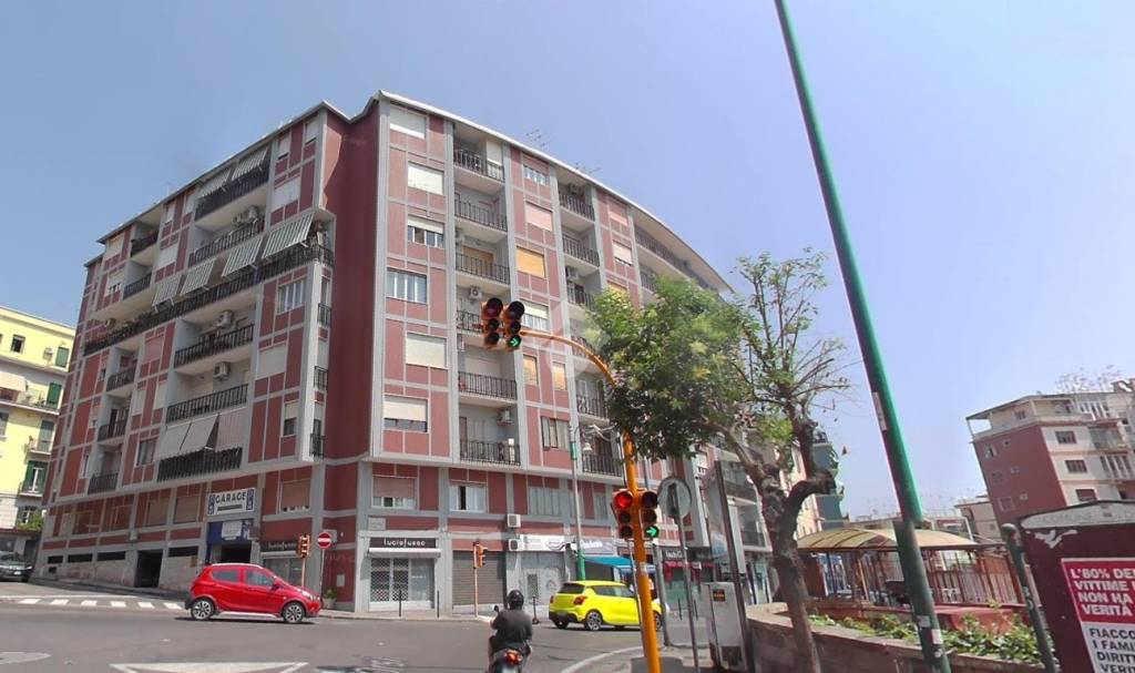 appartamento in vendita a Napoli in zona Arenella