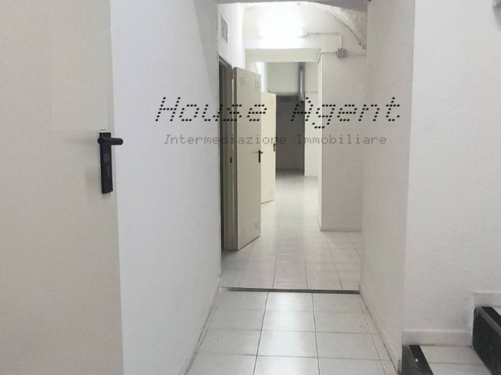 locale commerciale in vendita a Napoli