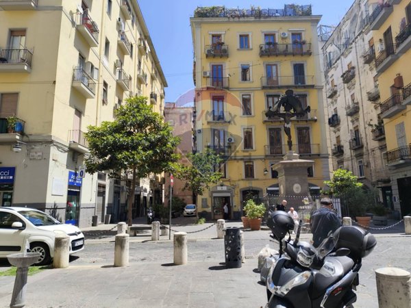 locale commerciale in vendita a Napoli in zona Pendino / San Giuseppe