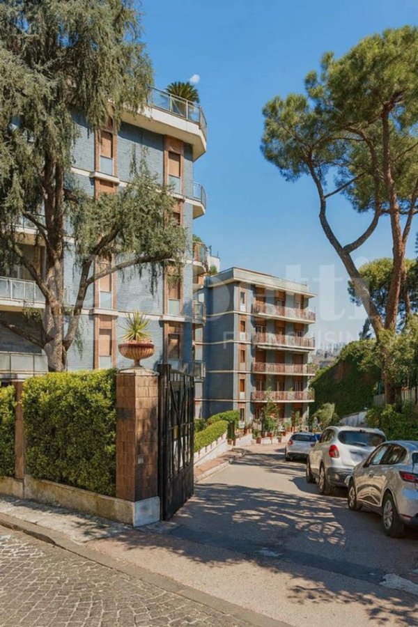 appartamento in vendita a Napoli in zona Montecalvario