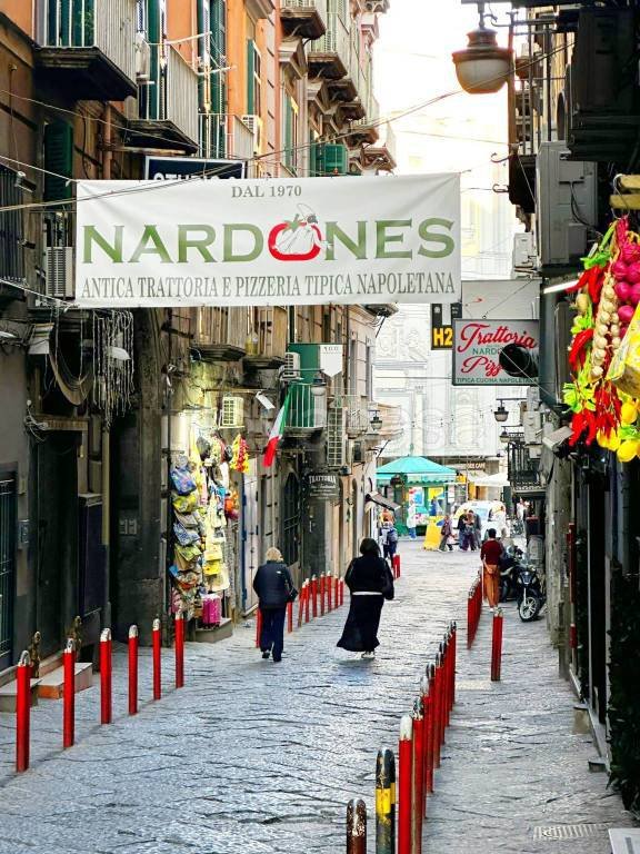 negozio in vendita a Napoli in zona San Ferdinando