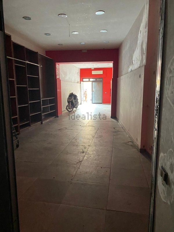 negozio in vendita a Napoli in zona Pendino / San Giuseppe